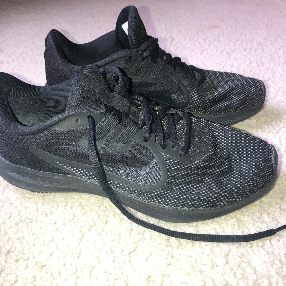 Nike Women’s Black Sneakers Size 8.5